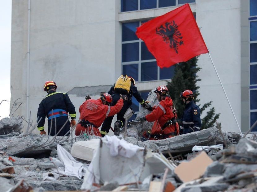 termeti-thumane-flamuri-