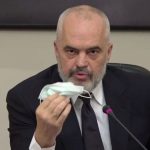 Edi-Rama-me-maske-ne-dore